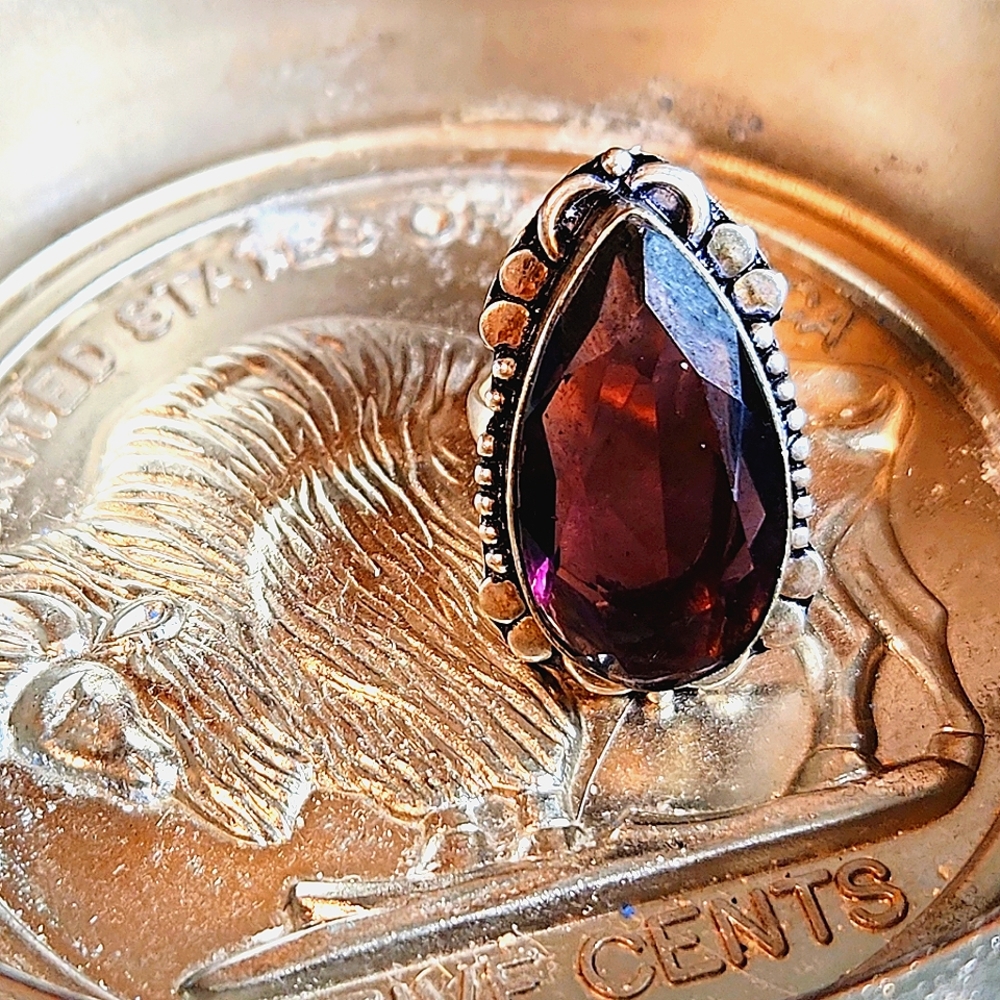 S-71/2 Pretty,Purple,Faceted,Faux Amethyst Ring.925 Sterling Slv Plated Setting.